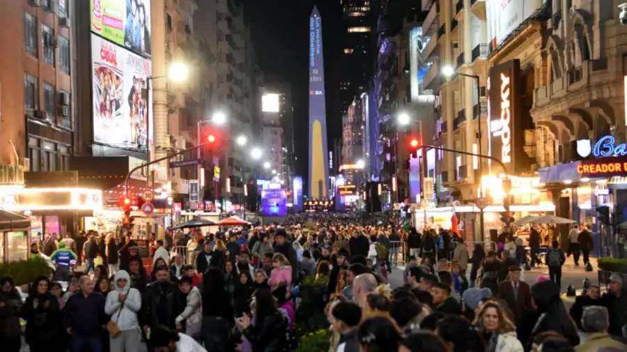 El obelisco porteño cumple 90 años: las fotos del centro neurálgico de la Ciudad de Buenos Aires