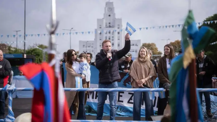 Lomas por la Patria en Comunidad