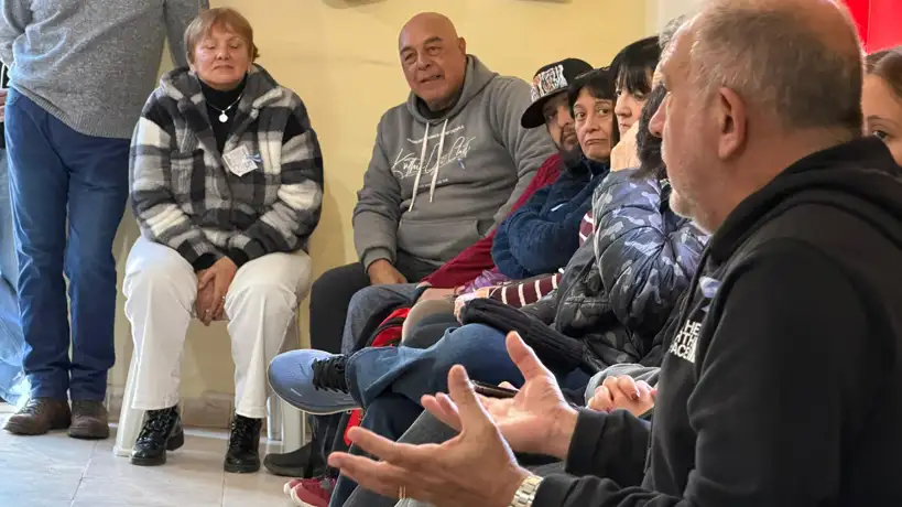 Luis juez con vecinos