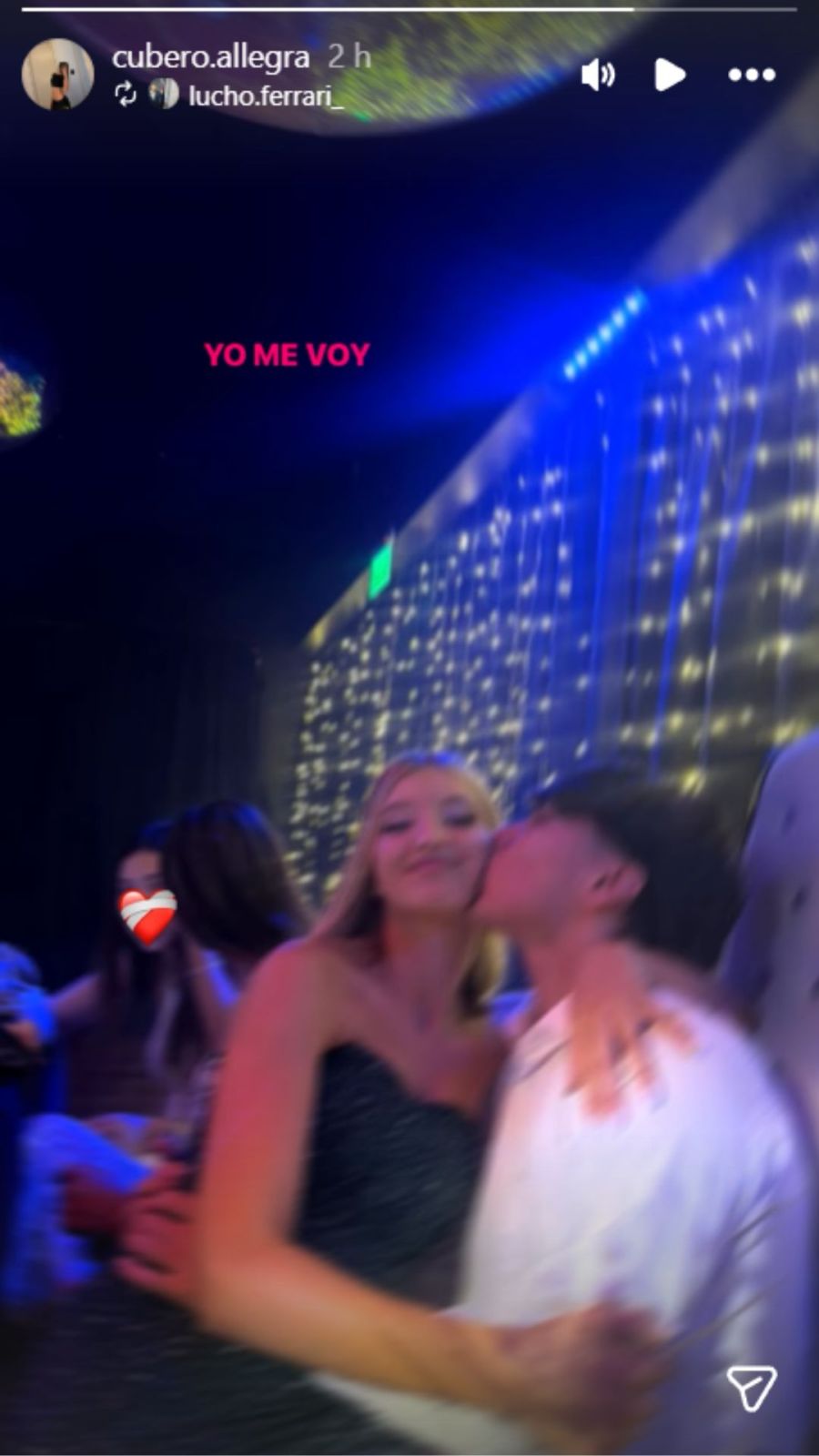 Allegra Cubero y su novio