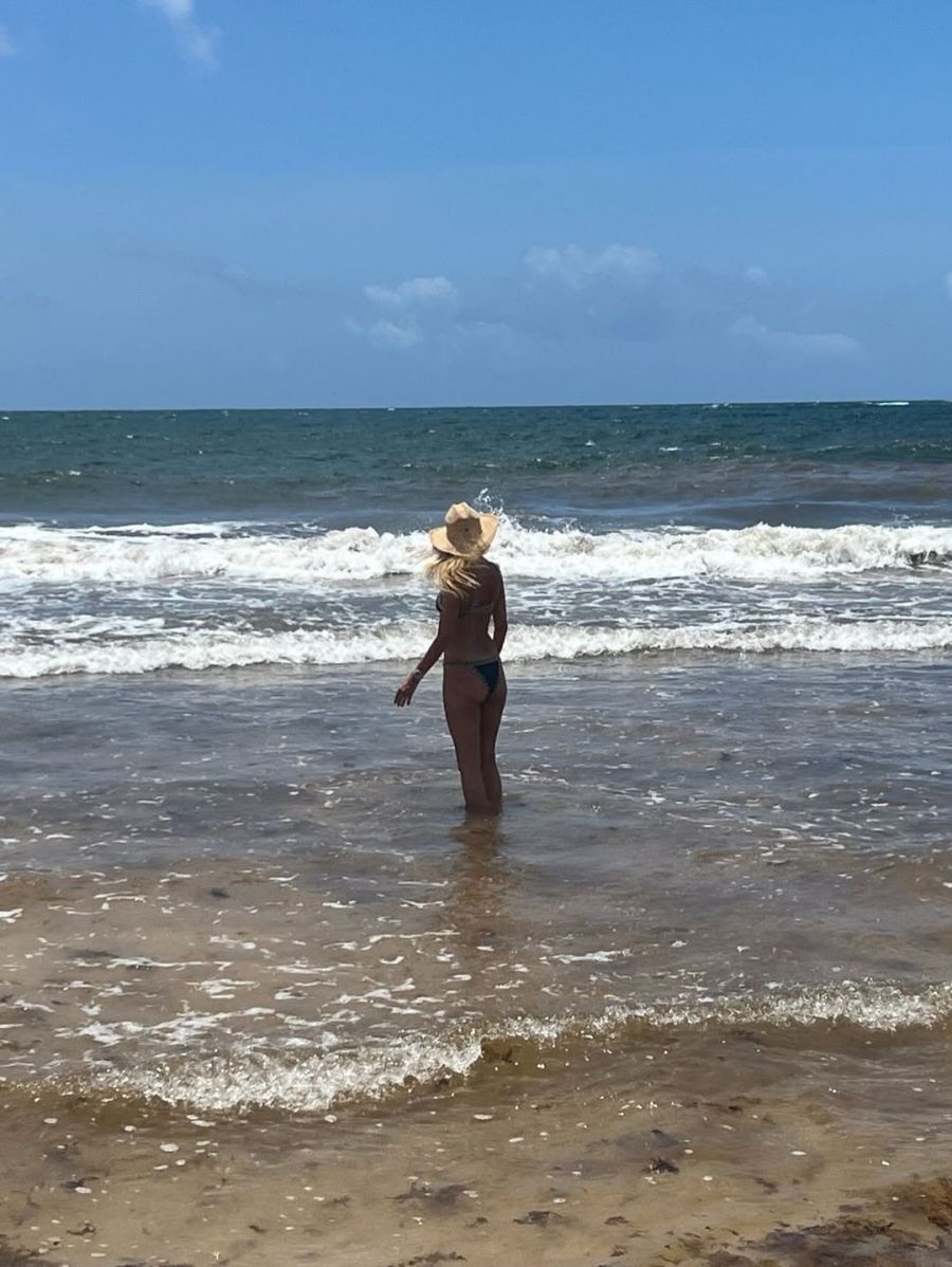 Cecilia Bolocco deslumbró en bikini