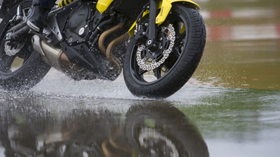 Moto aquaplaning
