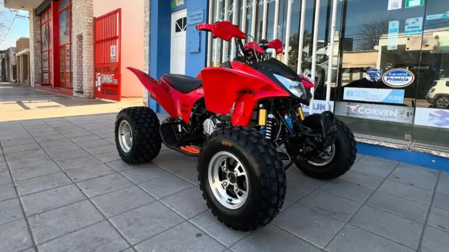 Cuatriciclo rojo