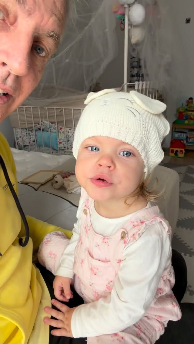 El tierno look de Milenka