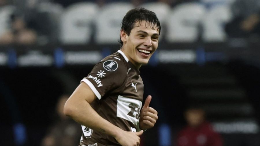 Franco Zapiola anotó los dos goles de Platense en Brasil