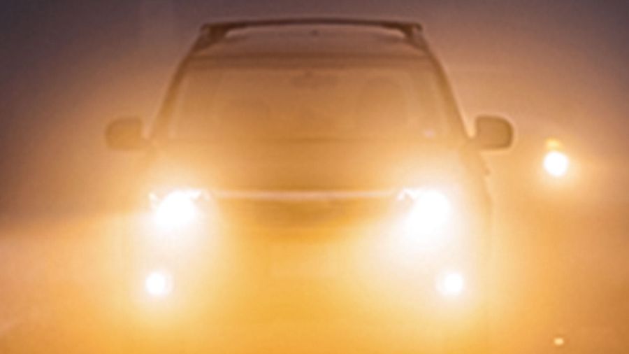 Los peligros de conducir con niebla y cómo evitarlos