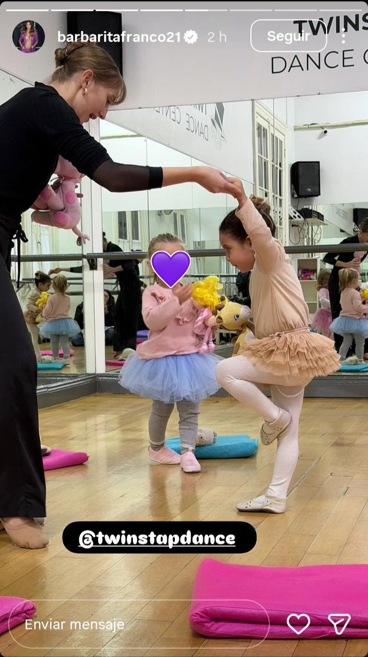 Sarah Burlando en su clase de danza