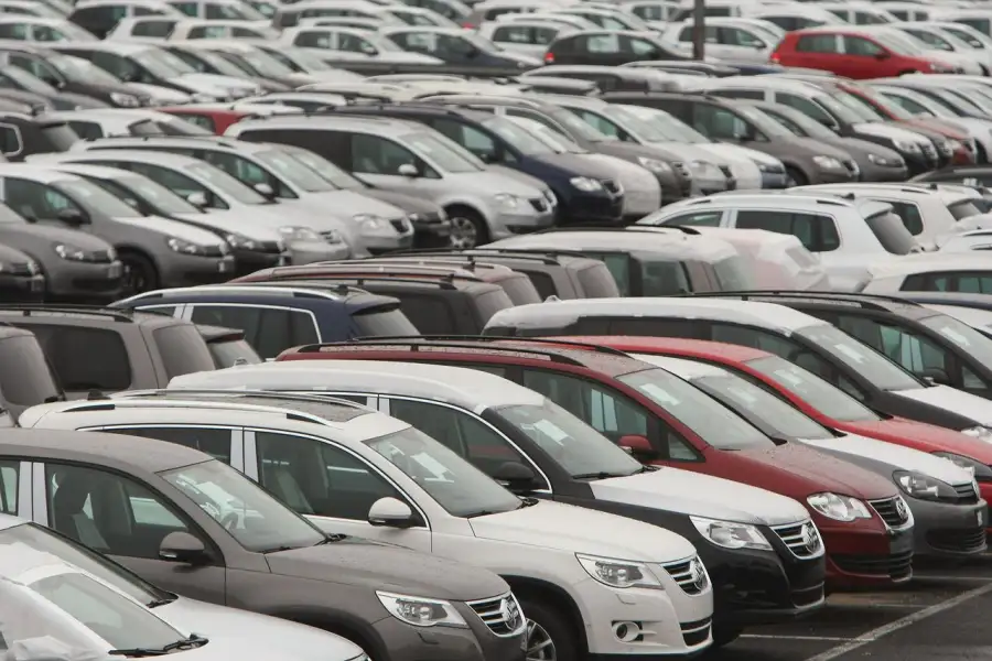 Se desplomó venta de autos usados.