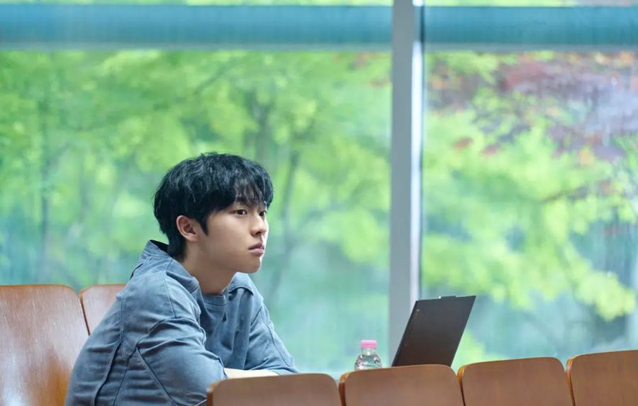 Choi Hyun Wook como Lee Gang en Notas de la última fila – Netflix