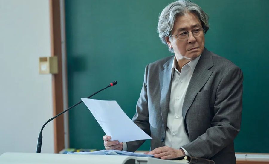 Choi Min Sik como Heo Mun O en Notas de la última fila – Netflix