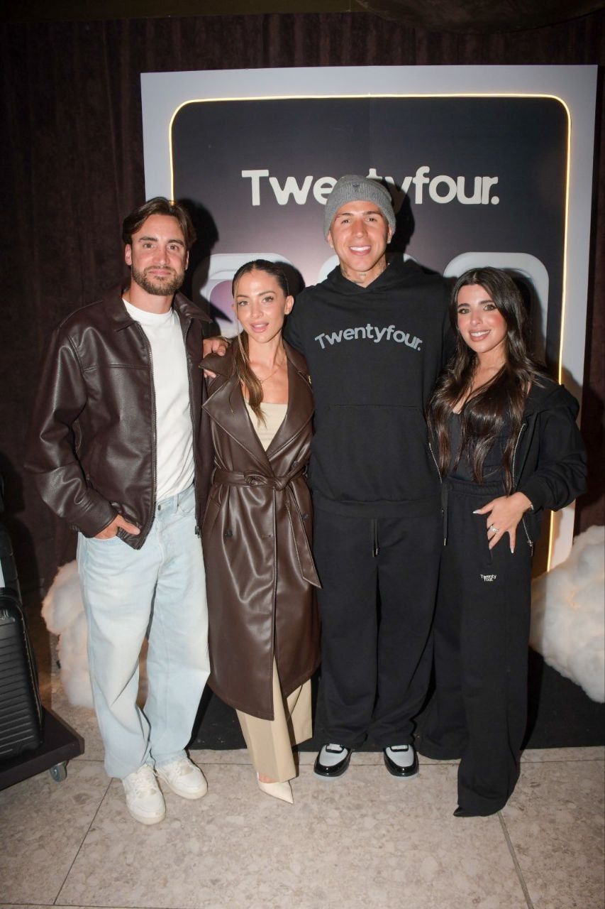Los looks de la noche de Enzo Fernández y Valentina Cervantes / Créditos: CARAS, Foto de Carlos Cervetto