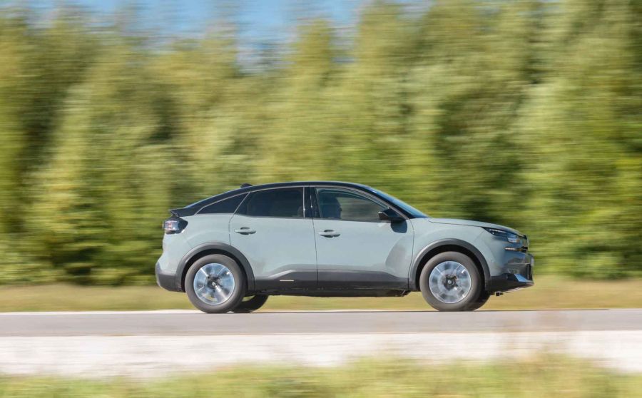 Probamos el nuevo Citroën C4 Hybrid: Va para donde hay que ir...