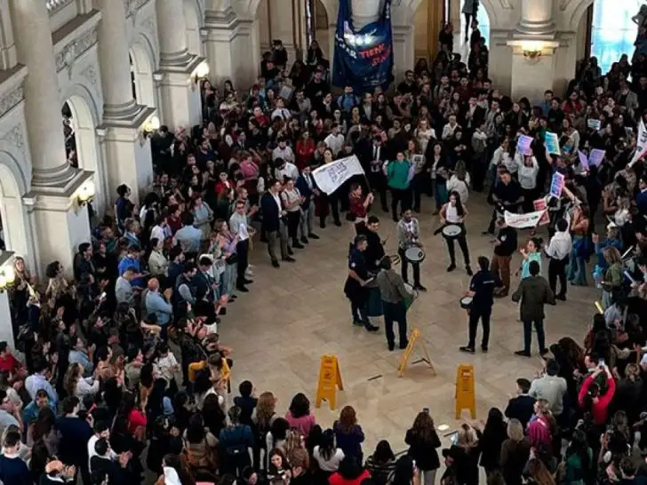 Asamblea en tribunales