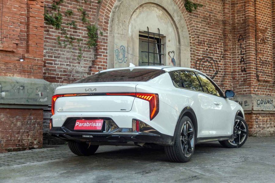 El sedán no está muerto. Probamos el Kia K4, digno heredero
