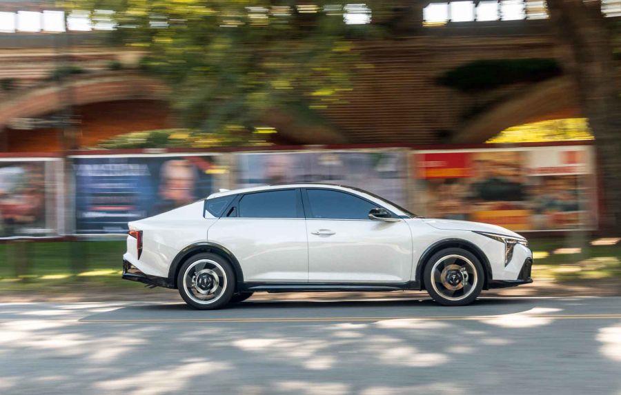 El sedán no está muerto: probamos el Kia K4 GT-Line