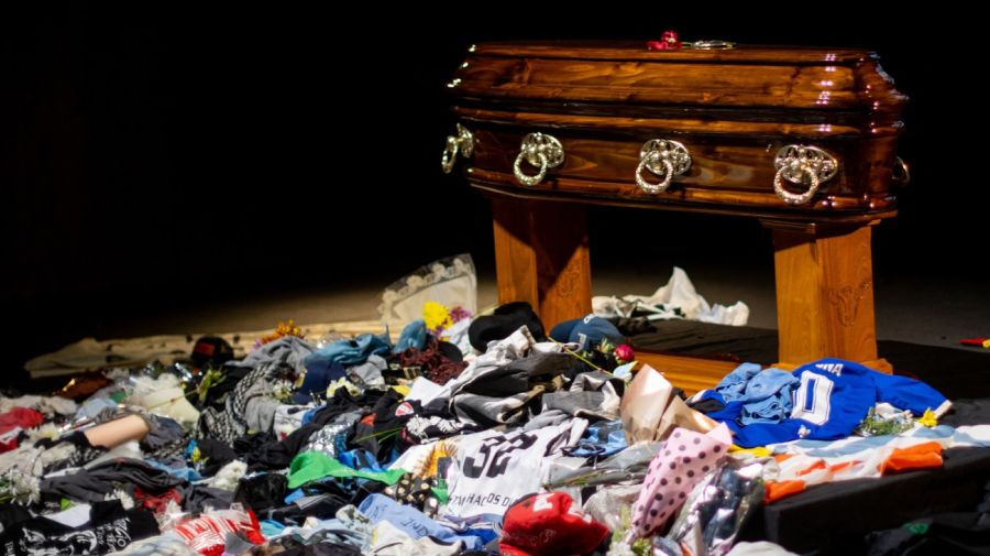 El ataúd con los restos mortales de Carlos Alberto Indio Solari
