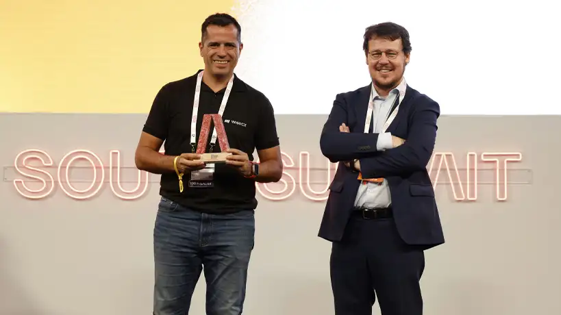 Cabrera de Wise CX recibe un premio