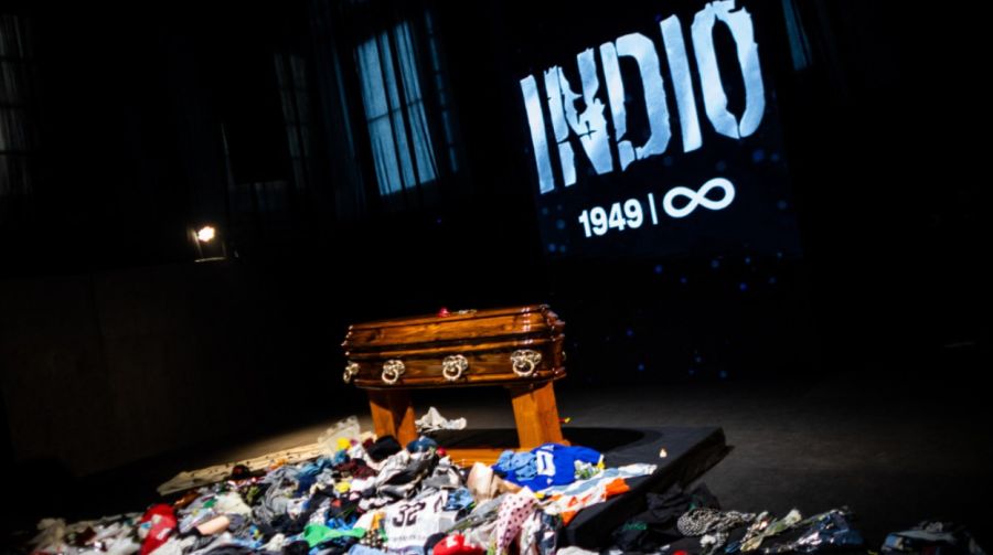 el ataúd con los restos mortales de Carlos Alberto Indio Solari
