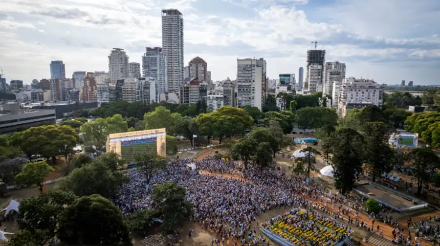 La Ciudad empieza a vivir el Mundial con un mega Fan Fest
