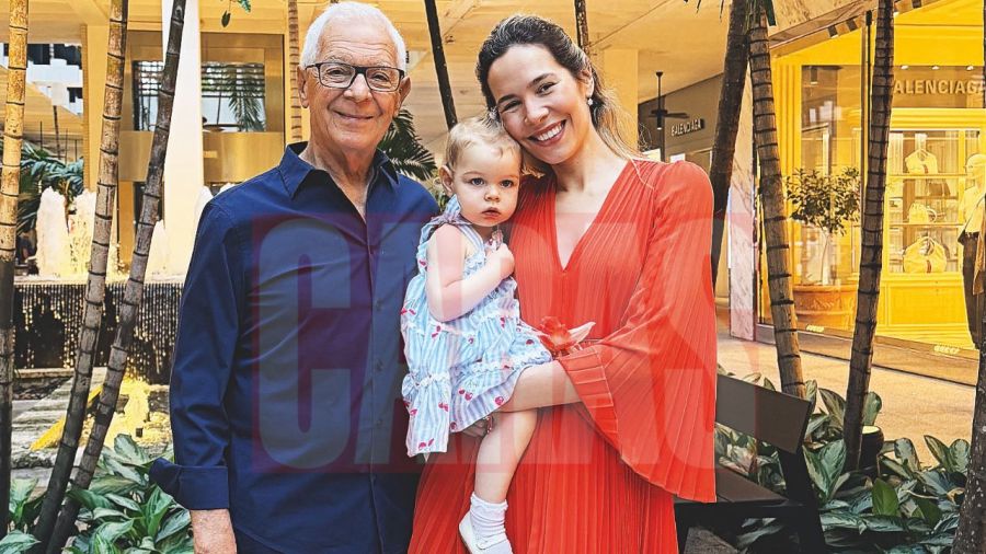 Elina y Eduardo Costantini con su hija, Kahlo Milagro