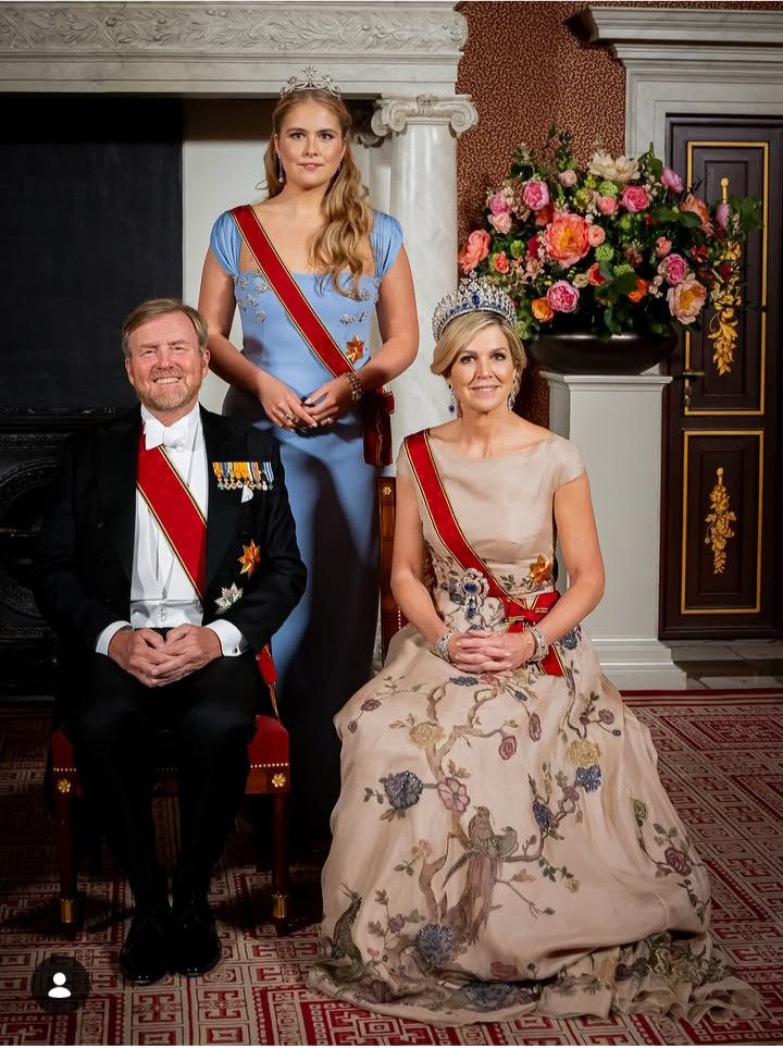 Princesa Amalia junto a sus padres Máxima Zorreguieta y Guillermo Alejandro
