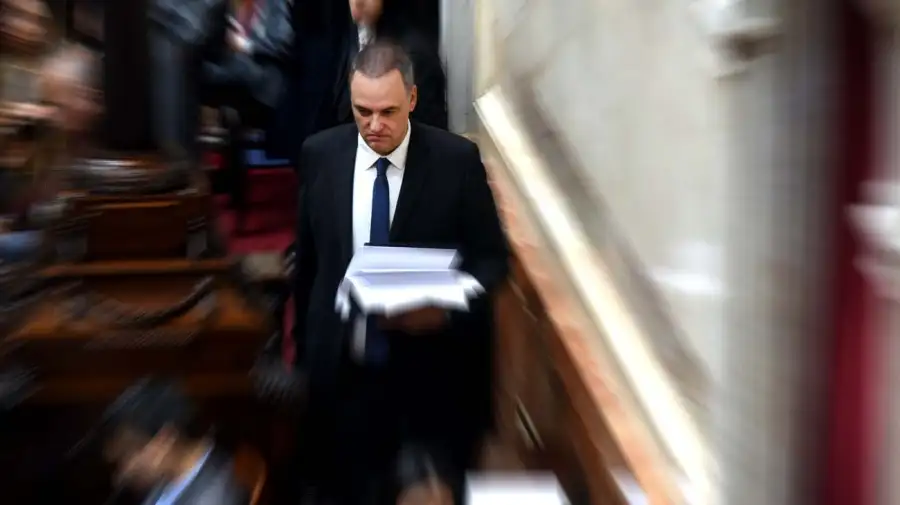 Adorni busca que los aliados no apoyen una moción de censura.