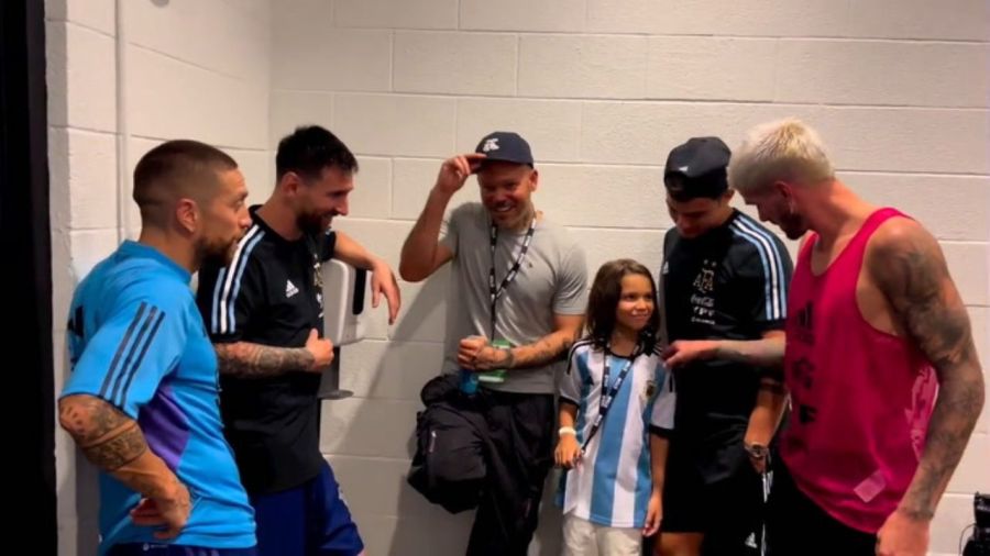 Soledad Fandiño y Milo con Lionel Messi