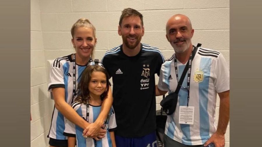 Soledad Fandiño y Milo con Lionel Messi