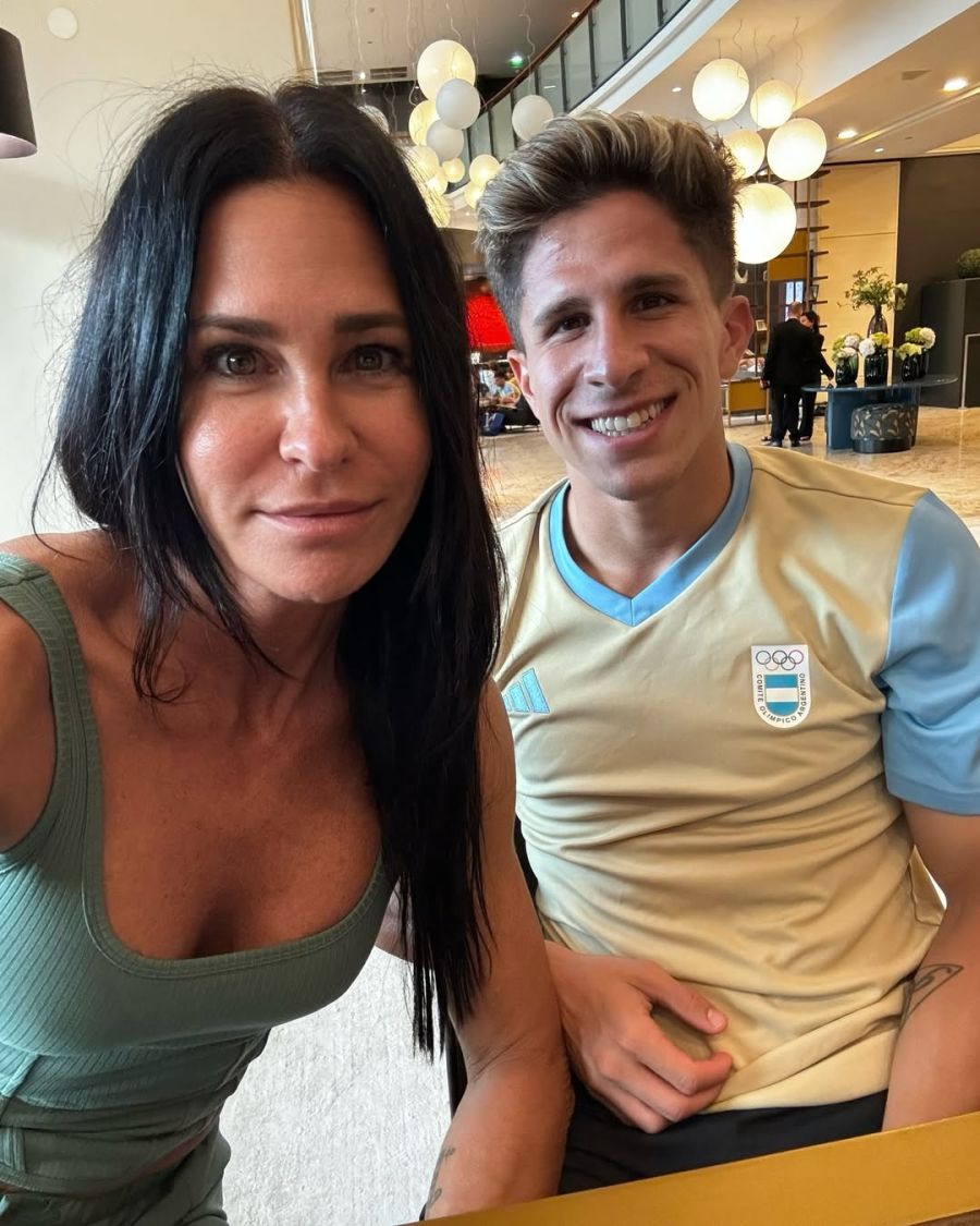 Carolina Baldini y su hijo Giuliano Simeone