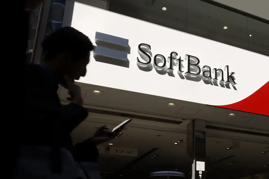 SoftBank Stores Ahead of Group's Earnings