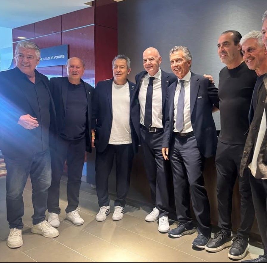 Macri con ex jugadores en el Mundial