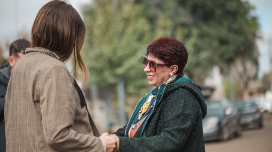 Rosa, mamá del Cuti Romero, y Paula Chaves
