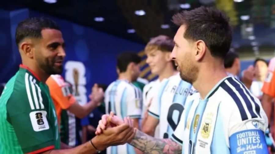 Riyad Mahrez y Lionel Messi