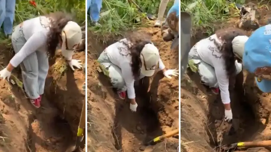 Una de las Madres Buscadoras de México cavando 18062026