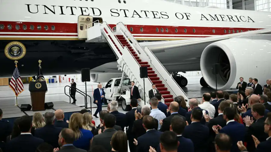 Donald Trump presenta el nuevo Air Force One, obsequio de Qatar 19062026