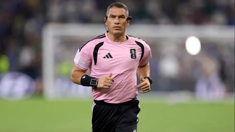 El árbitro rumano Istvan Kovacs quedará en la historia de los Mundiales: le tocó dirigir el partido número 1000, entre Japón y Túnez en el Mundial 2026.