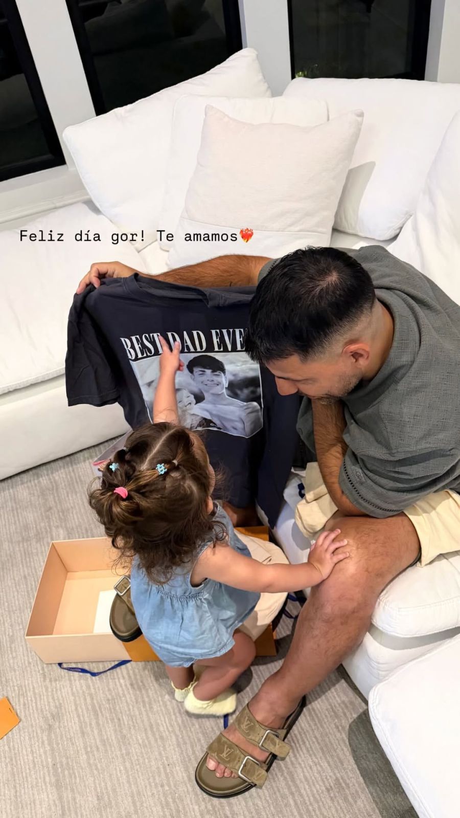 El regalo de Olivia al Kun Agüero por el Día del Padre