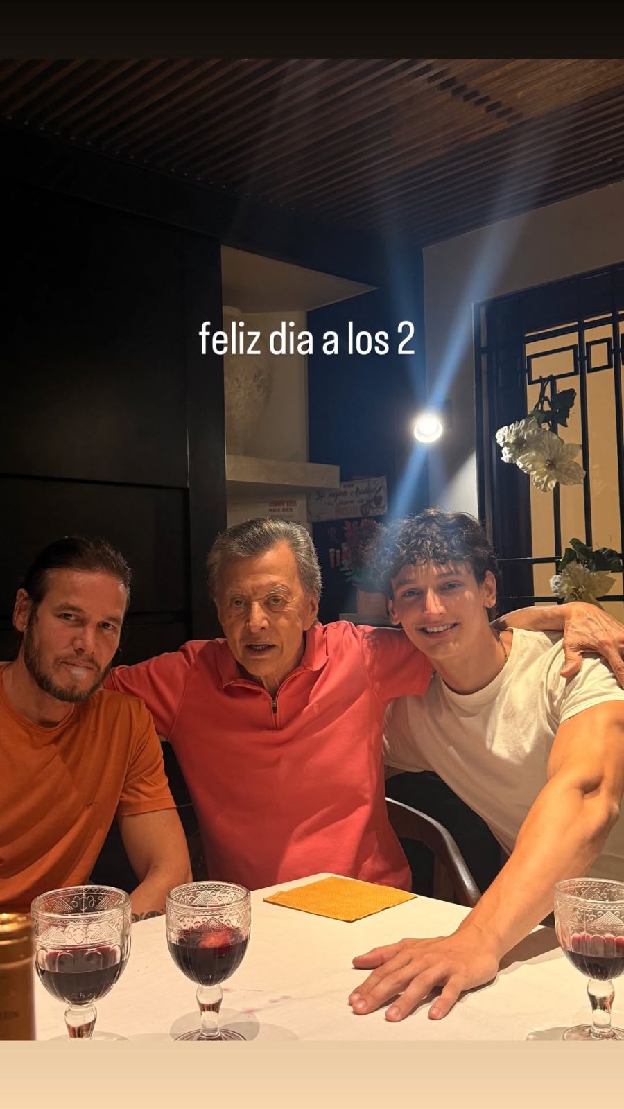 Sebastián y Palito Ortega junto a Bautista Ortega