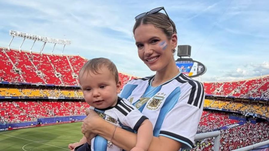 Eva Bargiela y su bebé, Faustino