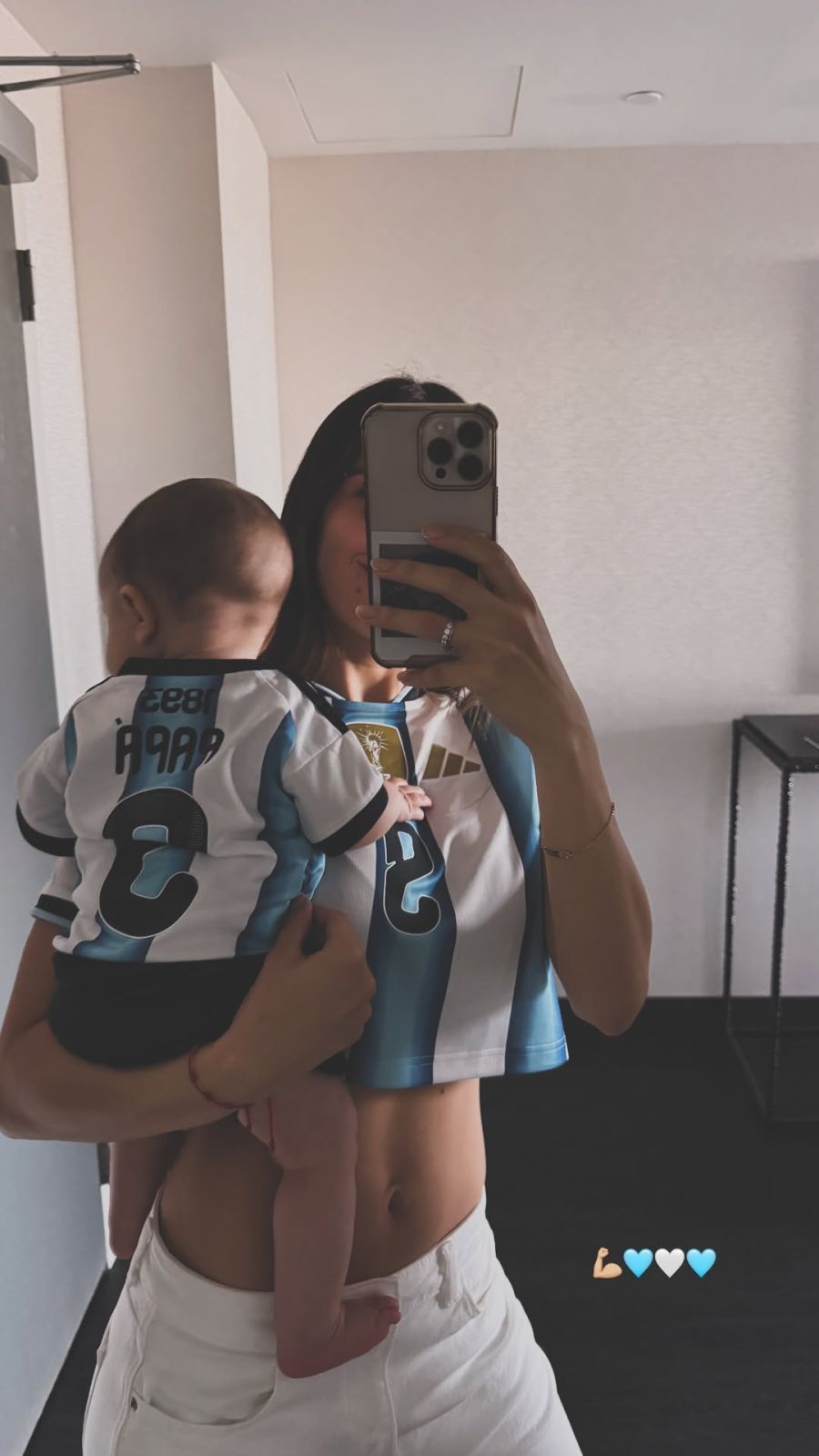 Look de Emilia Ferrero para alentar a la selección