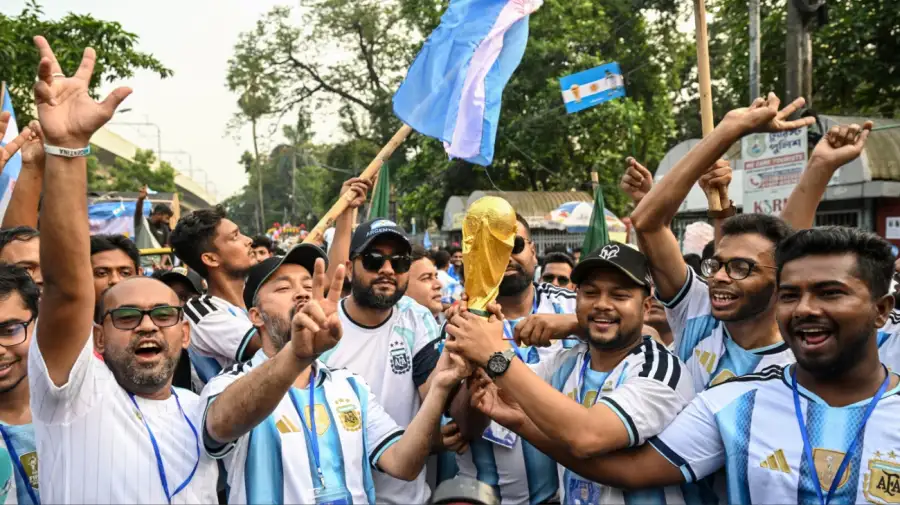Festejo en Bangladesh por la Selección Argentina