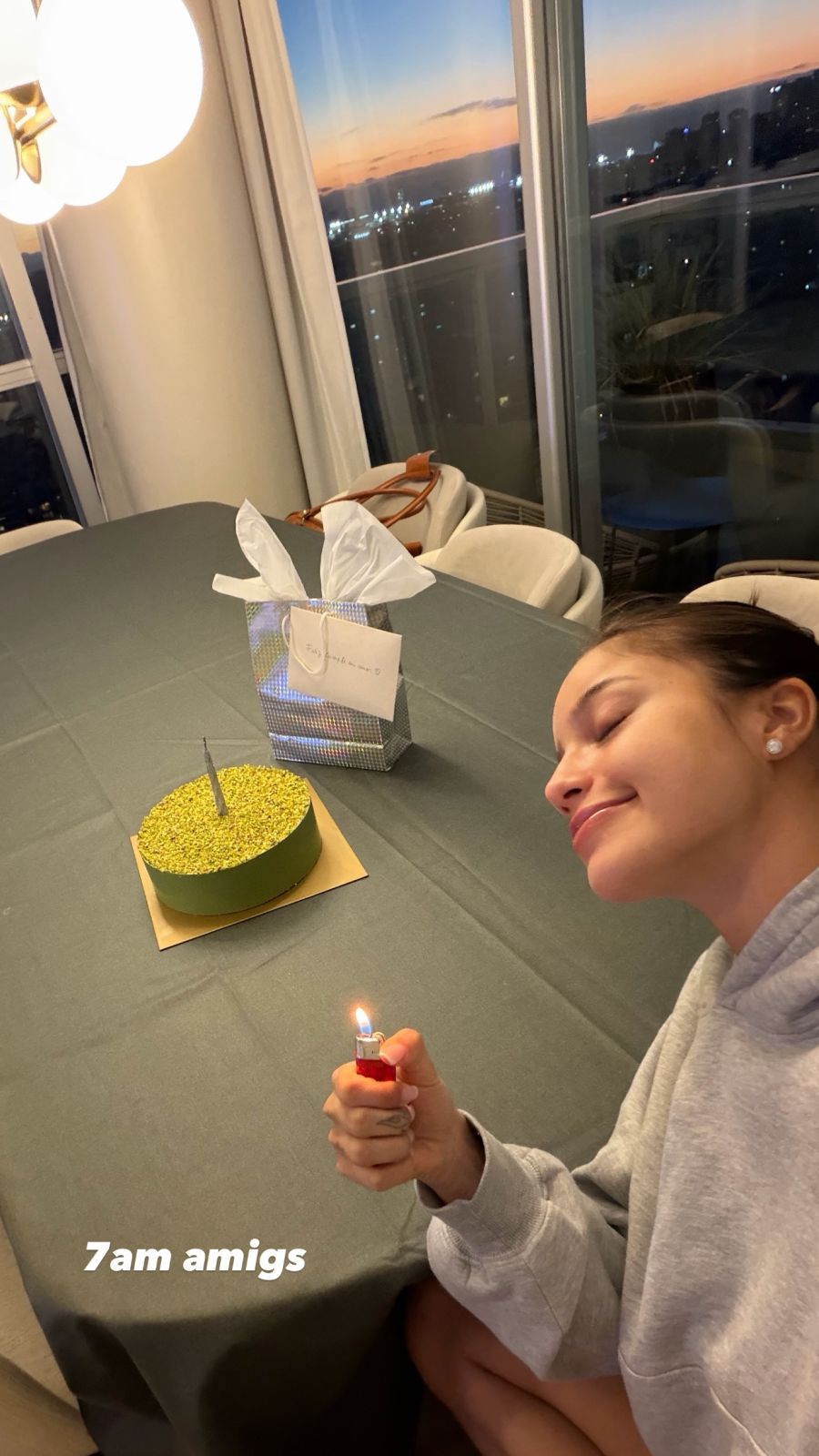 Emilia Mernes celebrando el cumpleaños de Duki