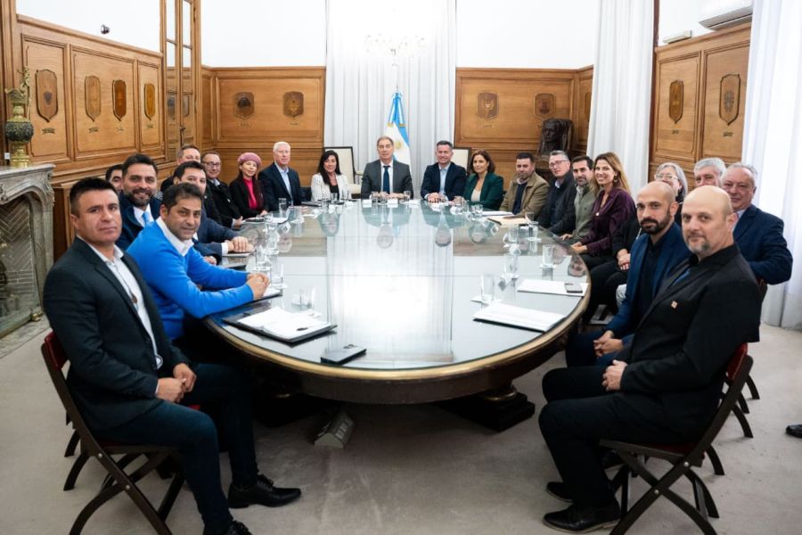 https://fotos.perfil.com/images/large/2026/06/25/intendentes-banco-nacion-2268396.jpeg