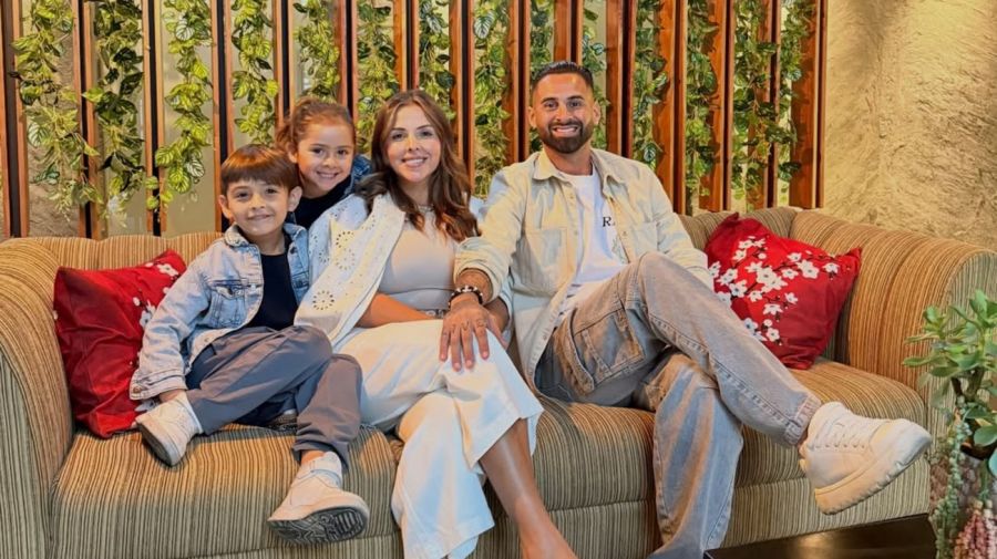 Lucas Trejo, su esposa e hijos