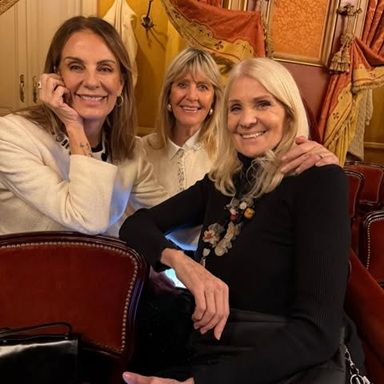 Nequi Galotti junto a sus amigas en el teatro Colón