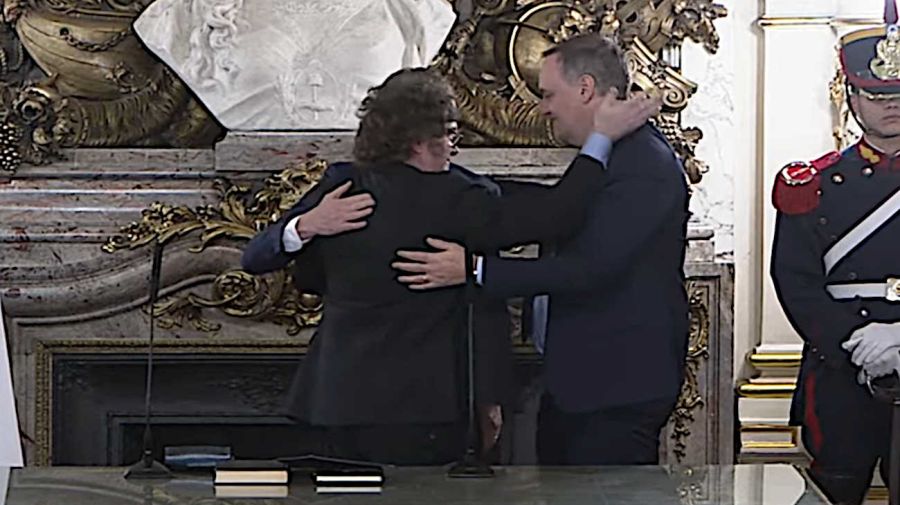 El Presidente Javier Milei toma juramento al nuevo Jefe de Gabinete, Diego Santilli 30062026