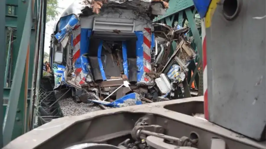 Choque de trenes en Palermo: descarriló un tren de la línea San Martín al colisionar con una locomotora