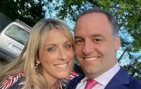 Manuel Adorni y Bettina Angeletti