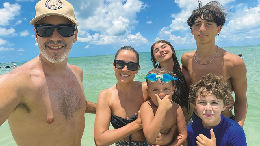 Valeria Gastaldi junto a sus hijos