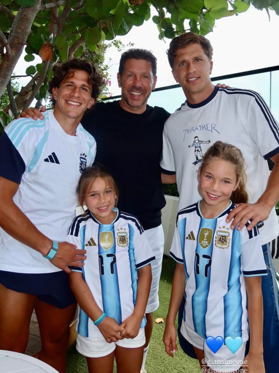 Giuliano Simeone recibió a su familia en Miami